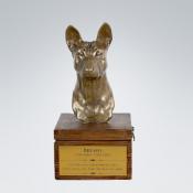 Holzurne mit Gravur Basenji