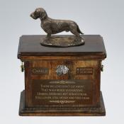 Hundeurne mit Figur - Dackel mit Gravur